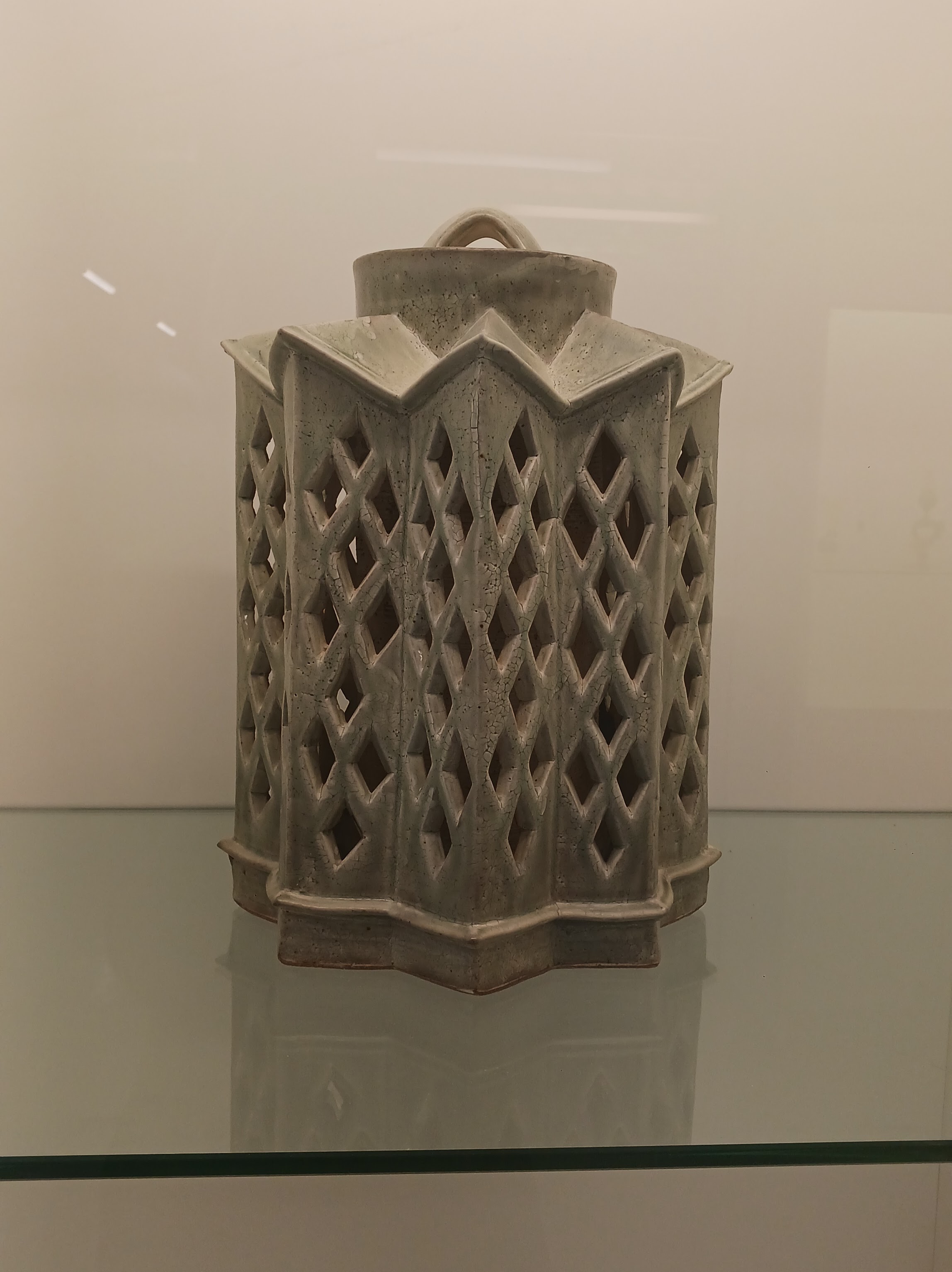 Program: Honours Bachelor of Craft and Design (Ceramics) <p> Material: Clay