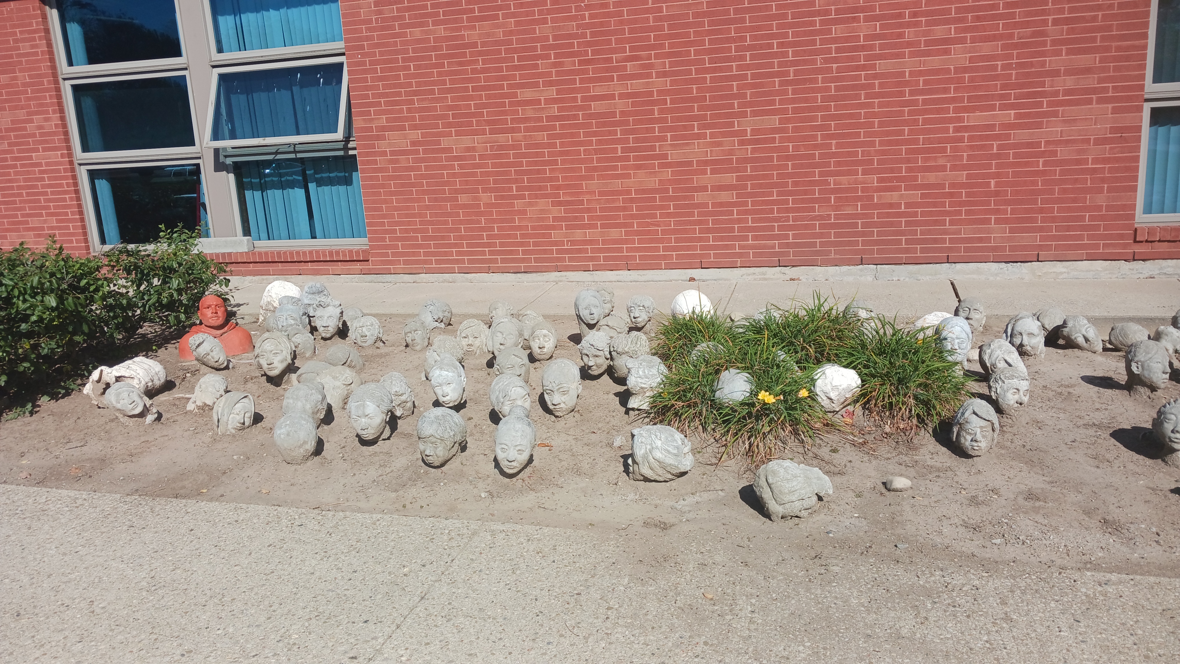 This exterior space is meant to provide aesthetic value to the school, the materials used to construct it include brick, glass, grass, cement and stone<a href='https://www.youtube.com/embed/tgbNymZ7vqY' target='_blank'><p>Project Video Link</p></a>